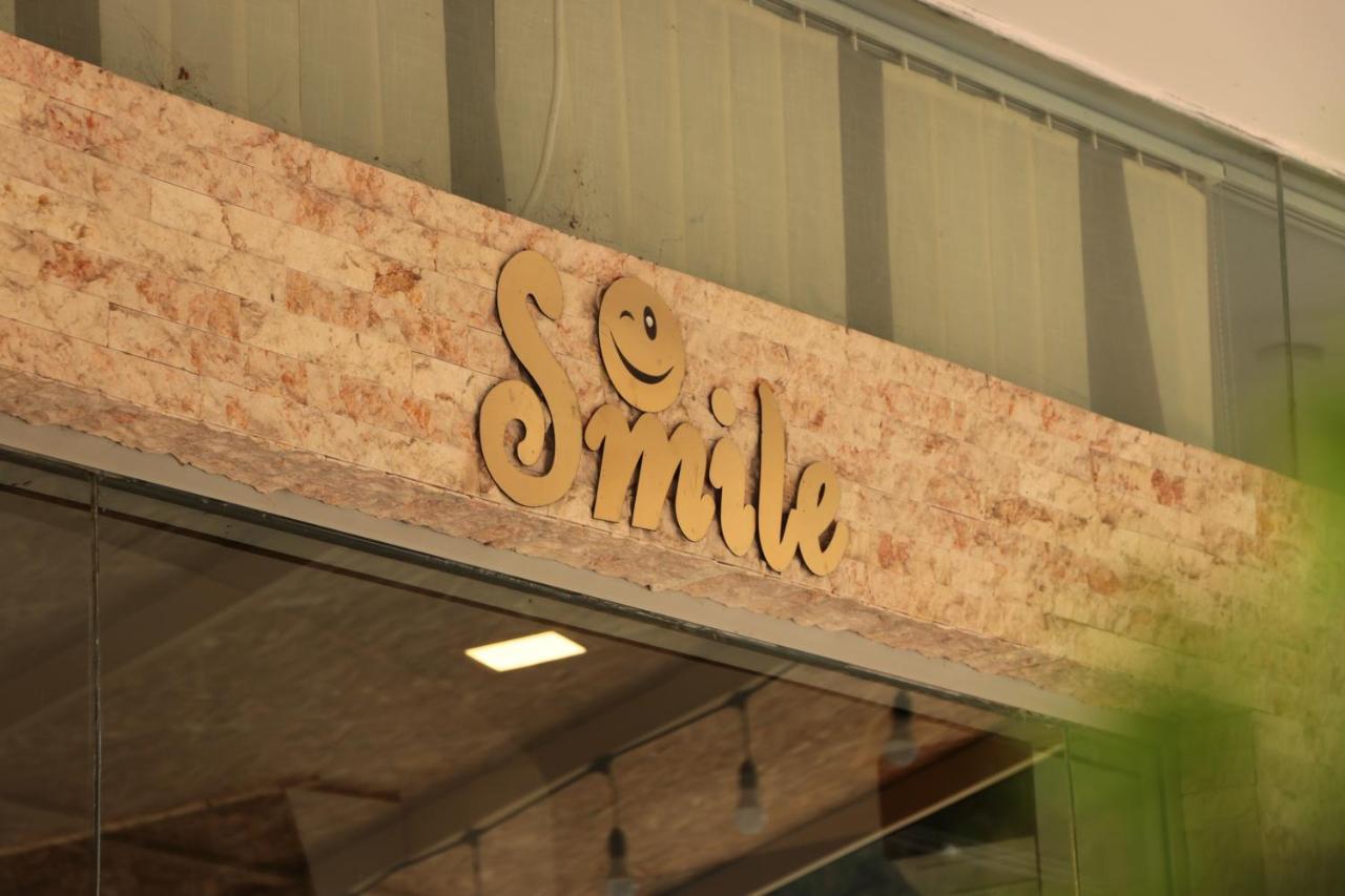 Hotel Smile Kobuleti Exteriör bild