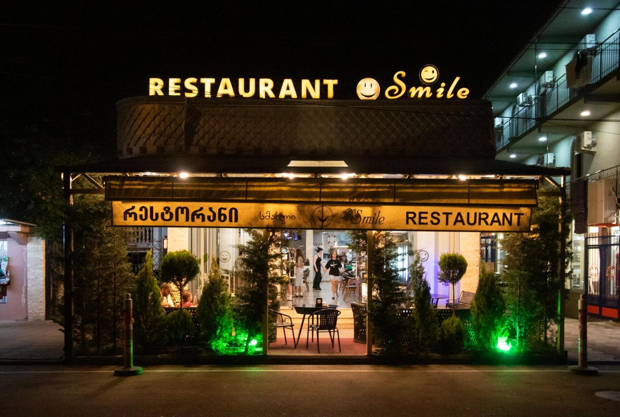 Hotel Smile Kobuleti Exteriör bild