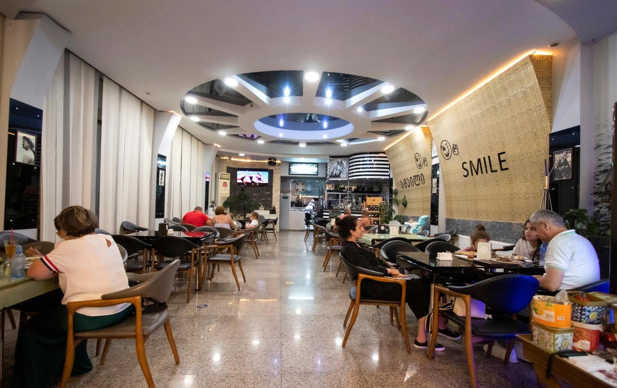 Hotel Smile Kobuleti Exteriör bild