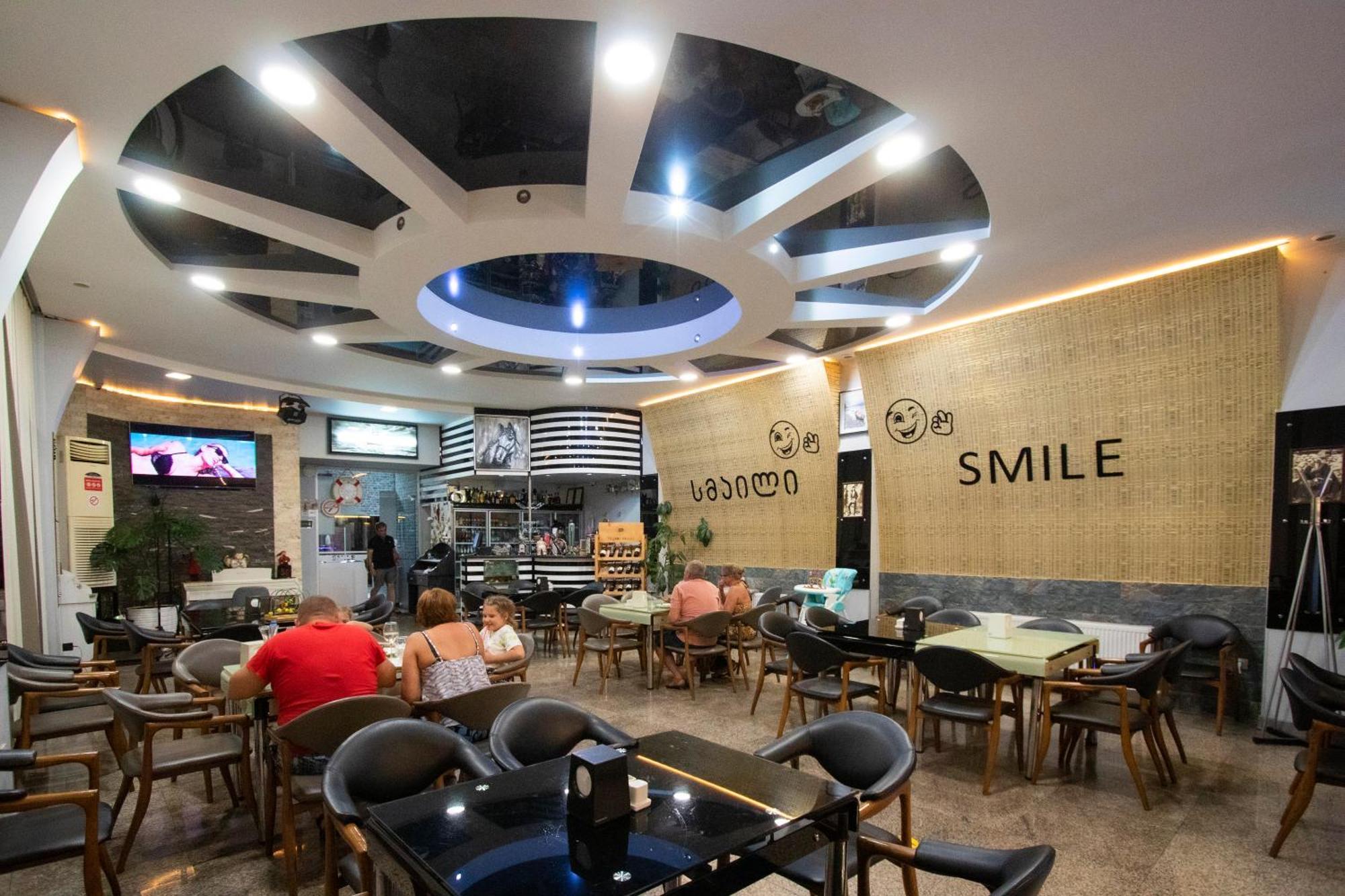Hotel Smile Kobuleti Exteriör bild