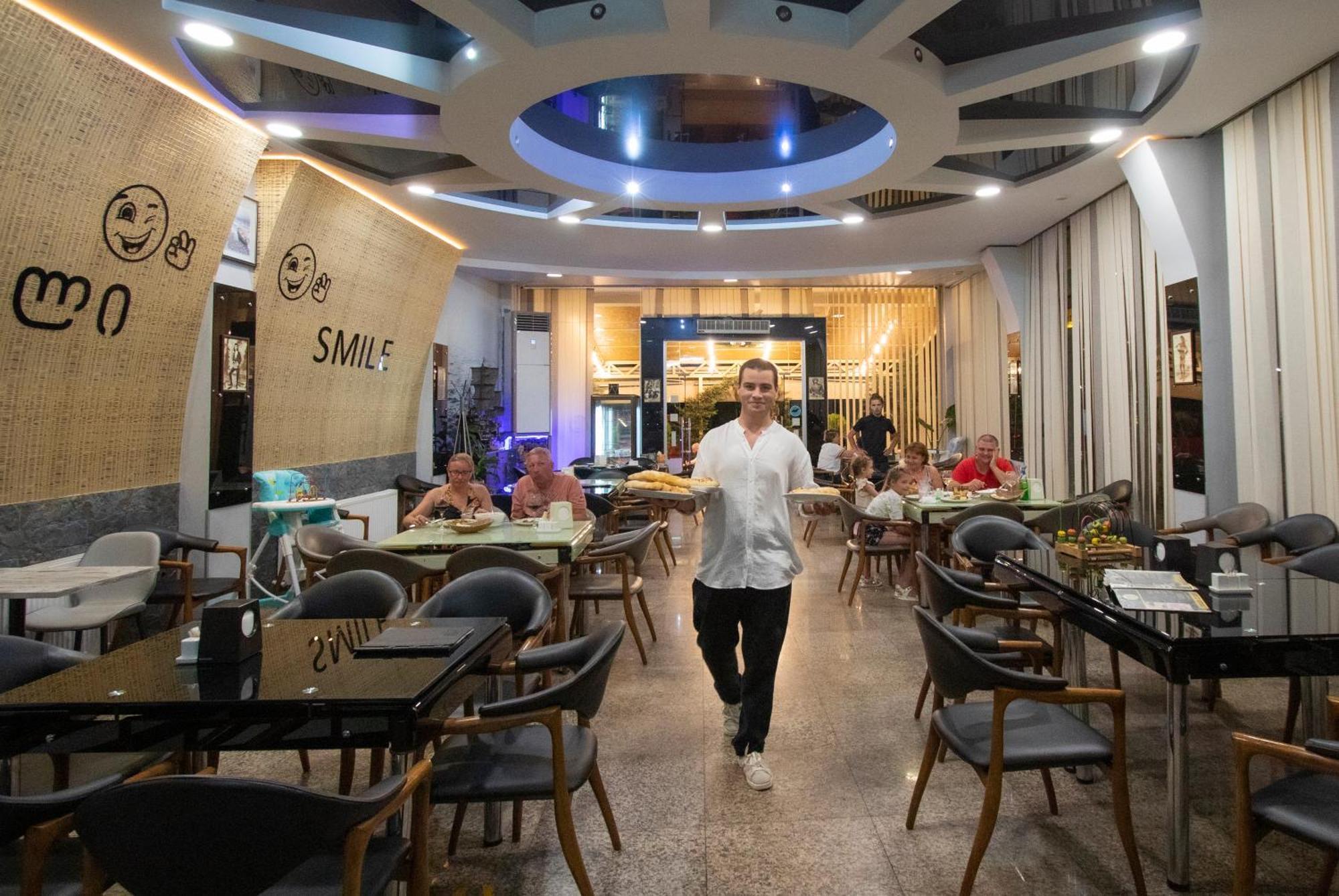Hotel Smile Kobuleti Exteriör bild