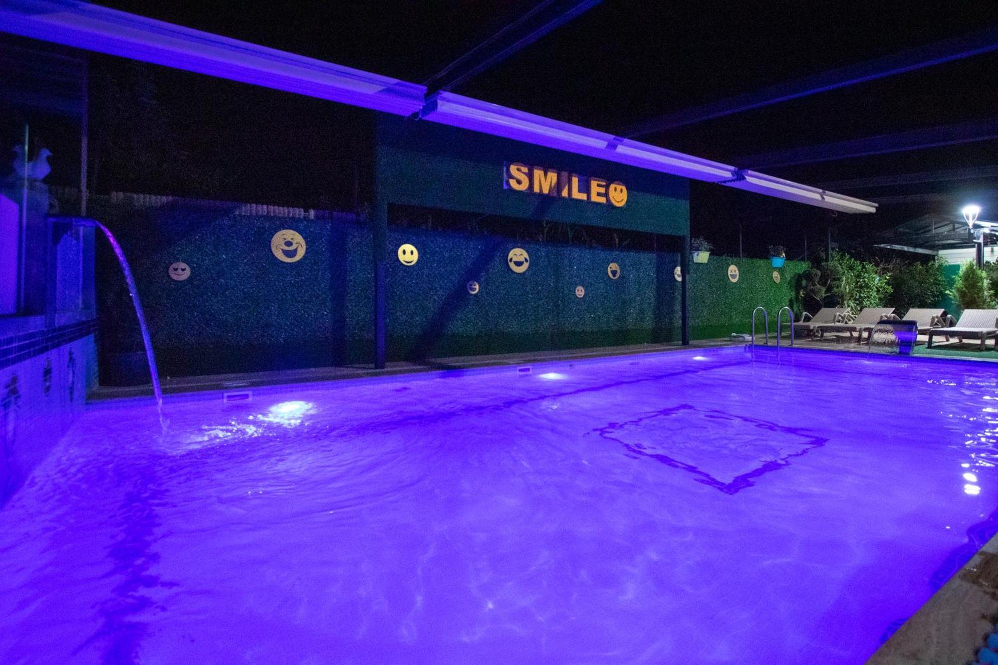 Hotel Smile Kobuleti Exteriör bild