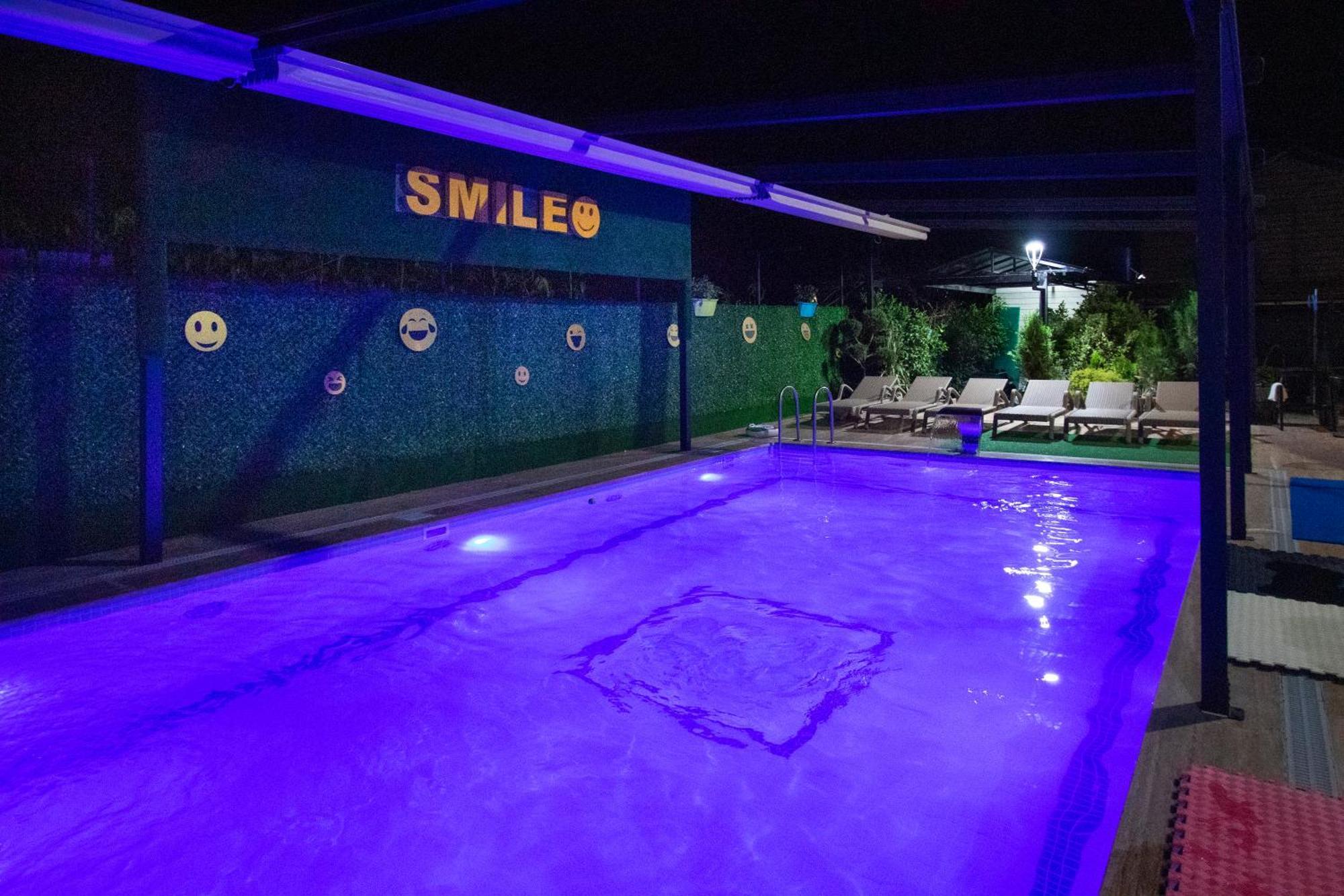 Hotel Smile Kobuleti Exteriör bild