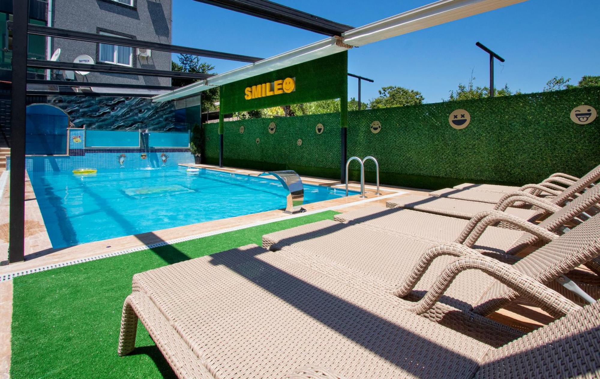Hotel Smile Kobuleti Exteriör bild