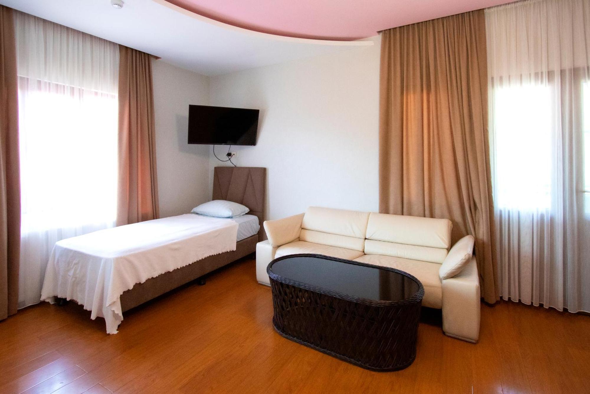 Hotel Smile Kobuleti Exteriör bild