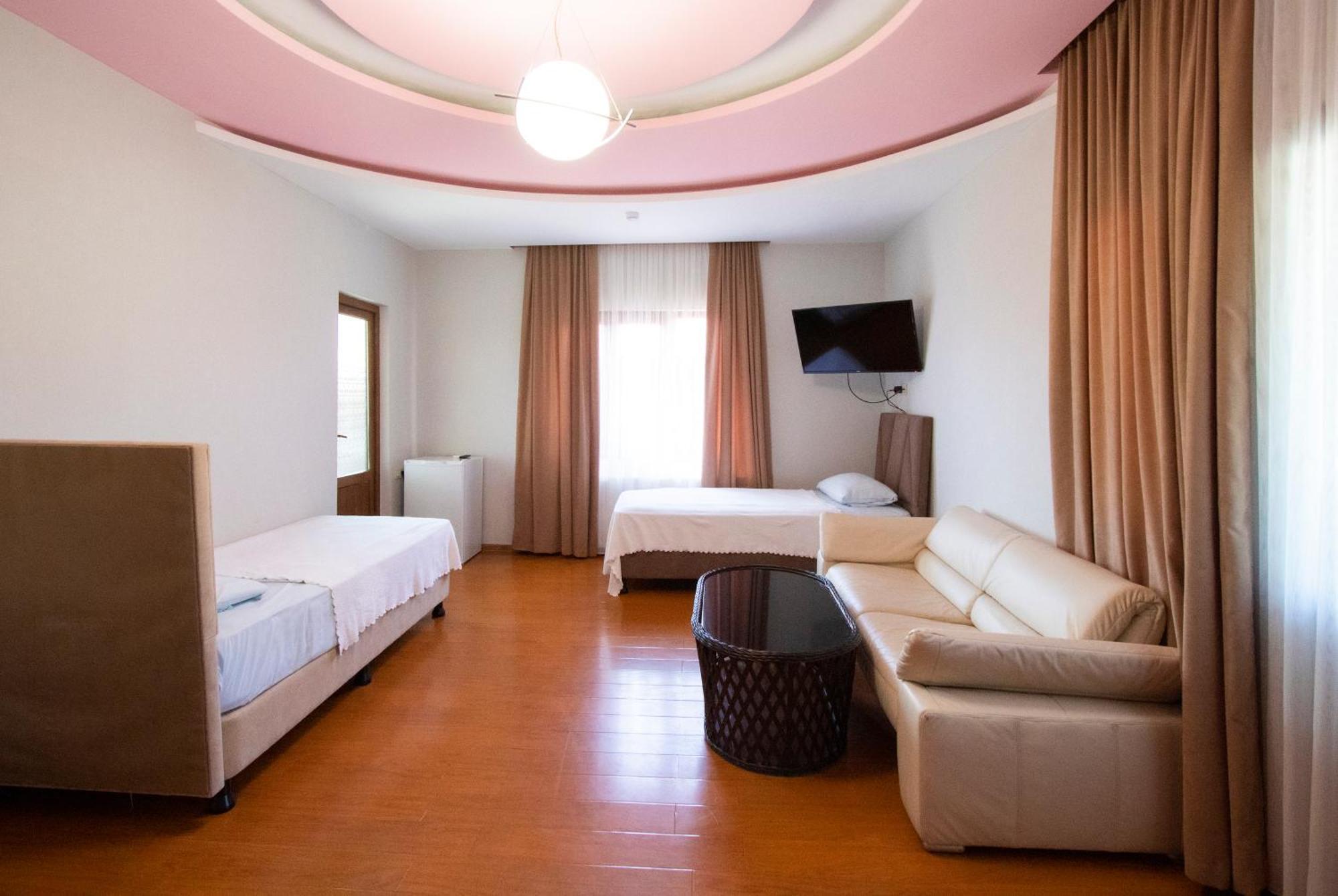Hotel Smile Kobuleti Exteriör bild